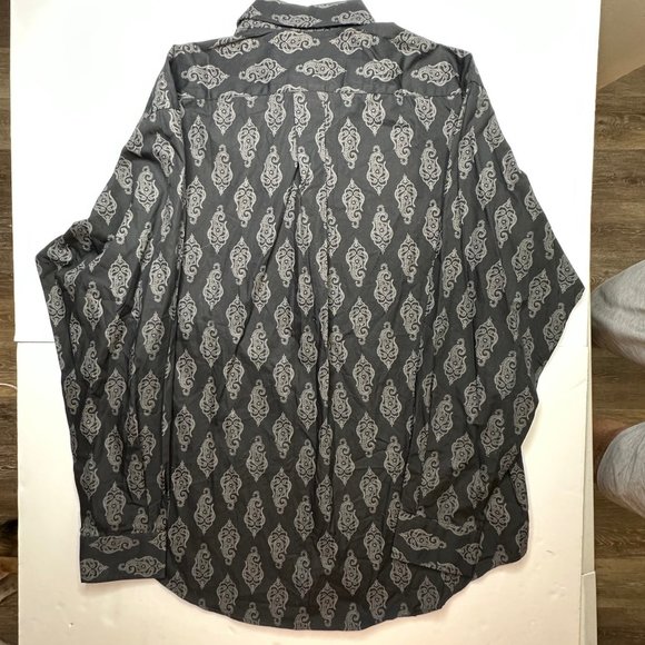 Roundtree and Yorke. Men’s long sleeve button front shirt. Size medium. - Picture 5 of 8